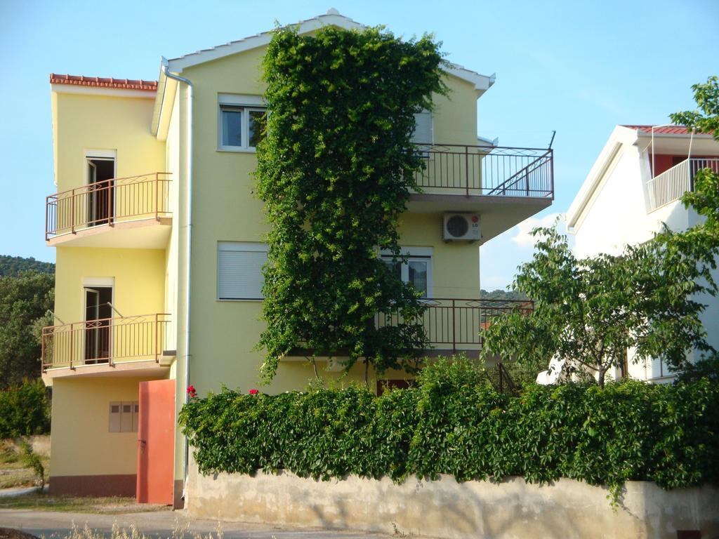 Apartments Borozan Vinisce Exterior photo