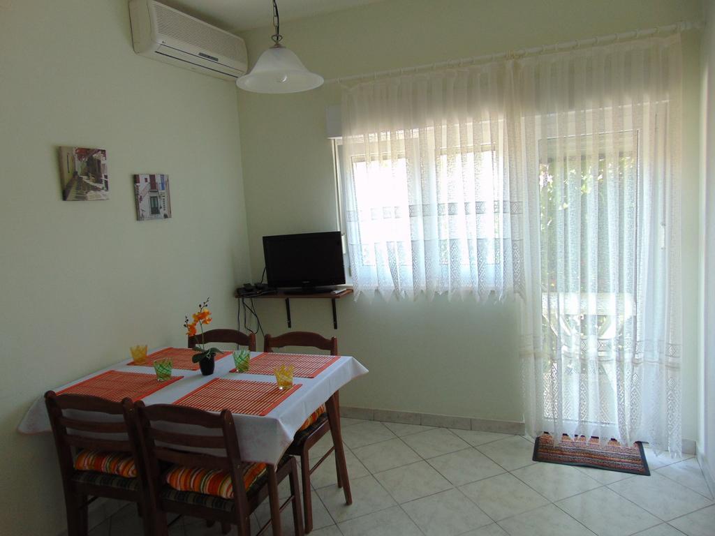 Apartments Borozan Vinisce Room photo