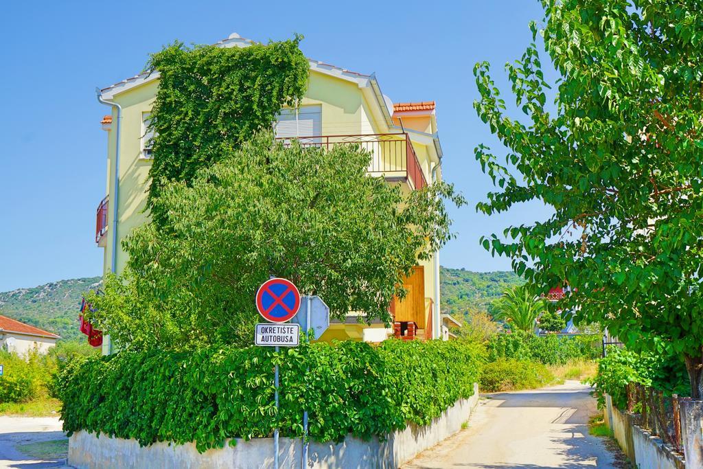 Apartments Borozan Vinisce Exterior photo